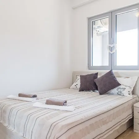 Natasha Sea View Apartman *
